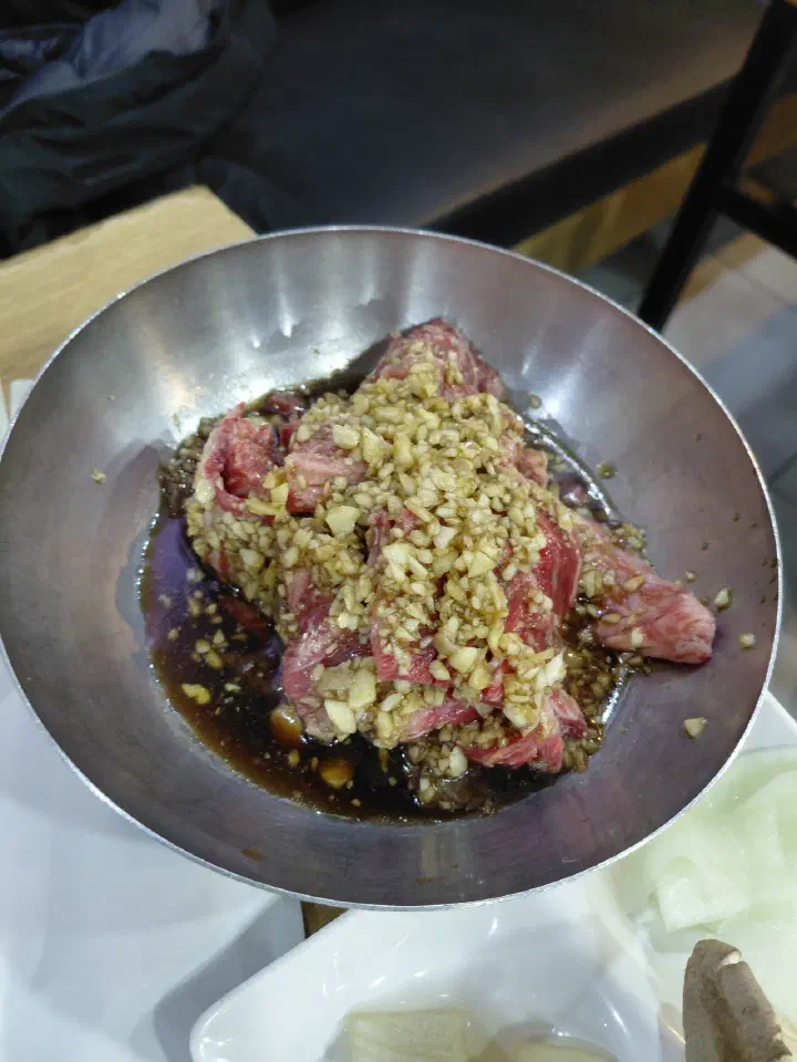Garlic-marinated hanwoo galbi