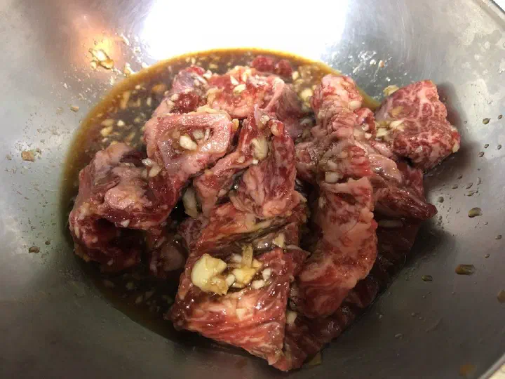 잘 구워진 한우 갈비