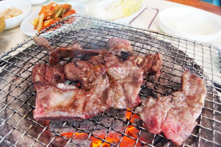 Grilling hanwoo galbi over charcoal