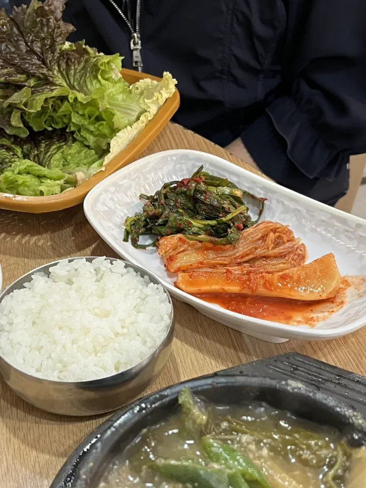 Hanwoo galbi spread with rice