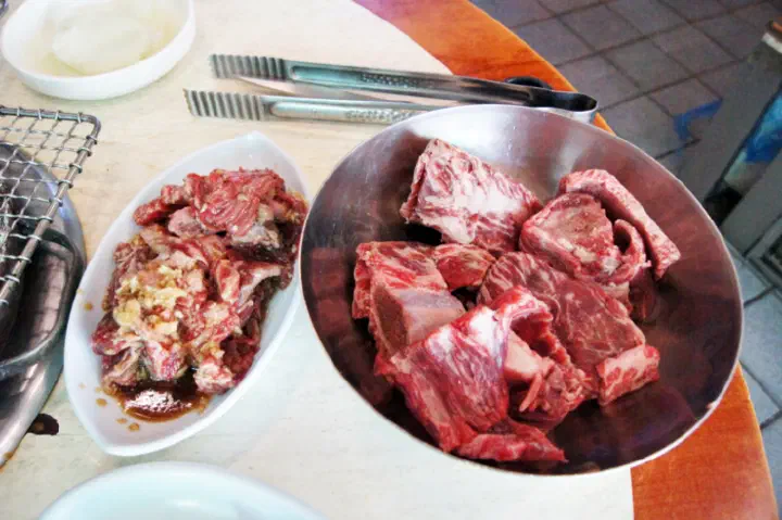 Close-up of hanwoo short rib marbling