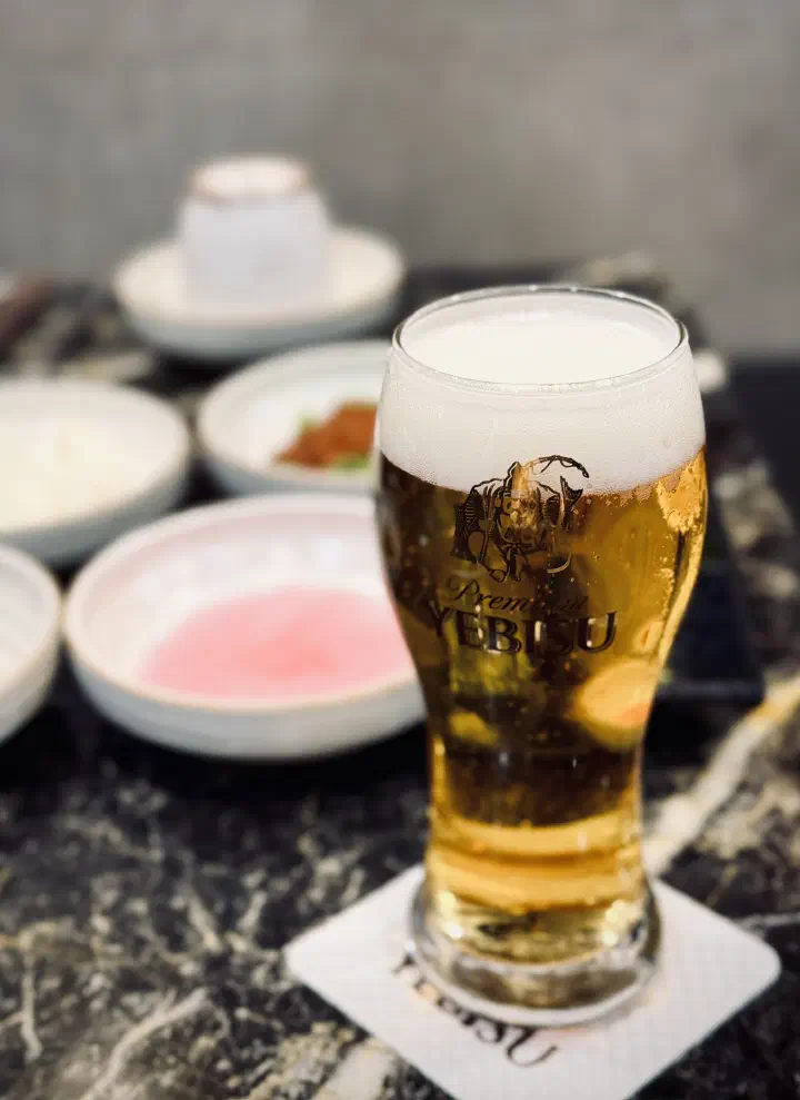 압구정 미우 밑반찬과 맥주