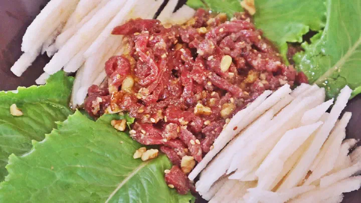 Fresh red beef yukhoe