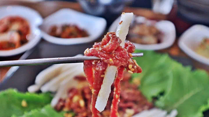 Beef yukhoe served with pear and chives