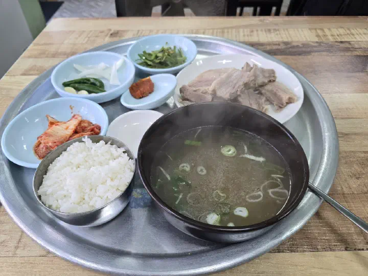 Rice already mixed into the gukbap