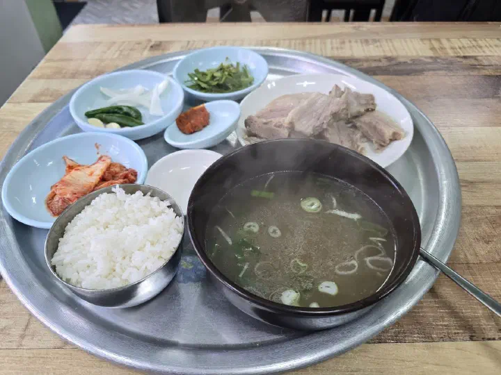 돼지국밥 토렴한 밥
