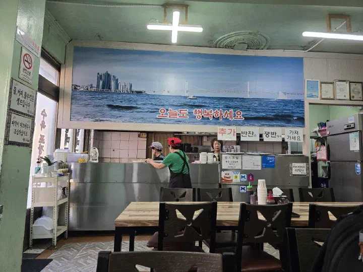 60년전통할매국밥 내부 좌석