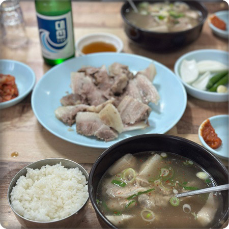 Suyuk baekban set on the table