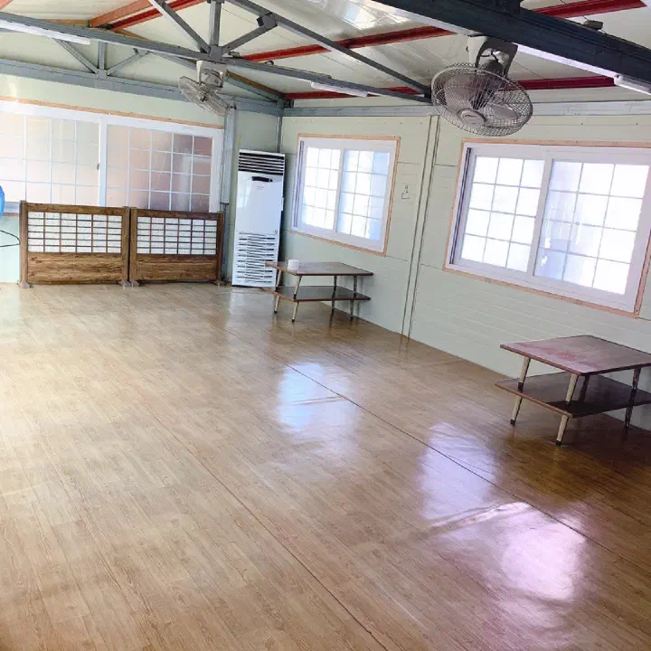 Heated floor seating room
