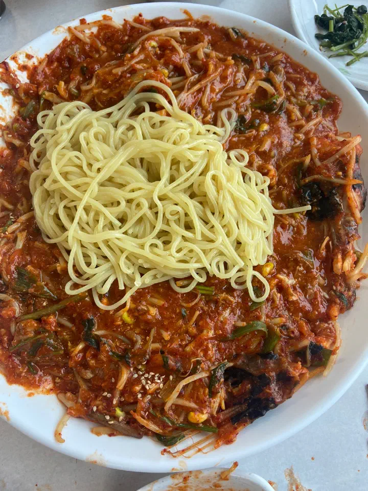 Chewy potato-starch noodle sari added to the leftover agujjim sauce at Jeonsan Garden