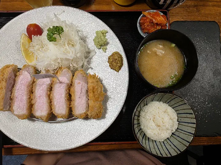 Full tonkatsu set at Tonshou Gwangan with rice, miso soup, kimchi, and shredded cabbage salad