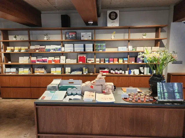 Gift shop shelves at Momos Coffee stocked with coffee beans, drip bags, and gift sets