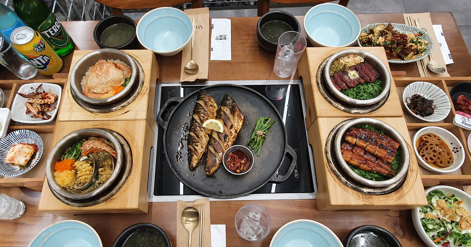 Galbi sotbap and Korean side dishes at Handasot main branch in Gwangalli, Busan
