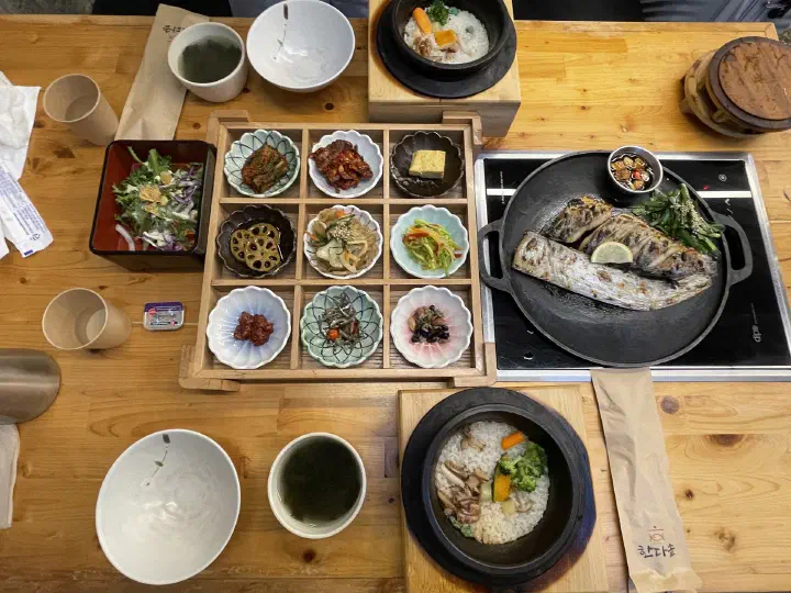 Full sotbap set table at Handasot