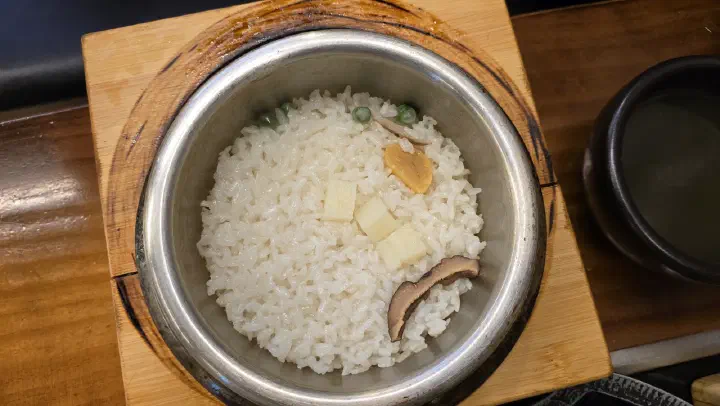 Seasonal sotbap with freshly cooked white rice in a stone pot at Handasot