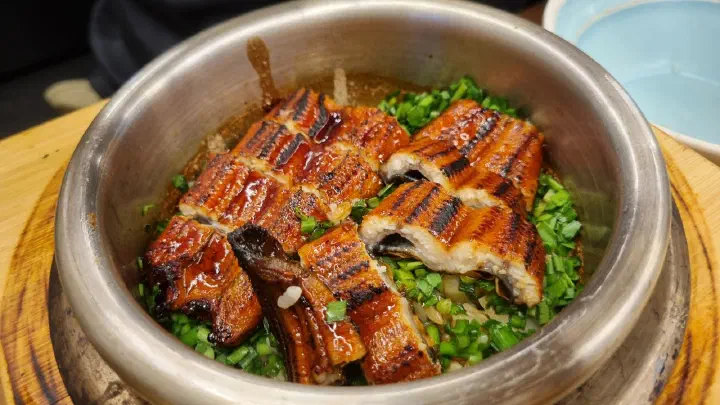 Stir-fried squid and pork at Handasot