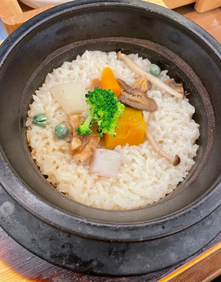 Seasonal sotbap at Handasot, topped with seasonal ingredients