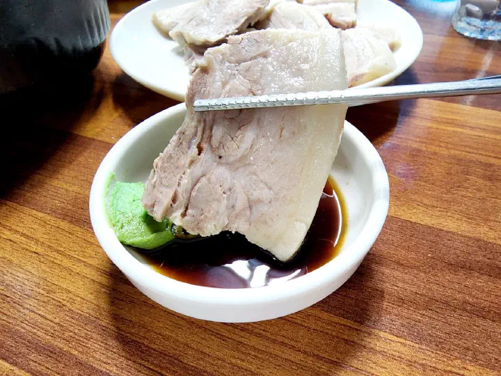 얇게 썬 수육 클로즈업