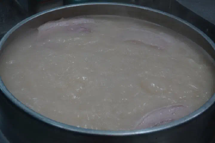A ladle pouring broth over the bowl, the toryeom process