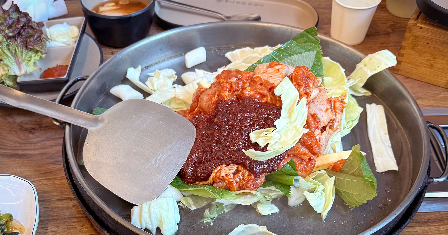 통나무집닭갈비 본점의 철판 닭갈비