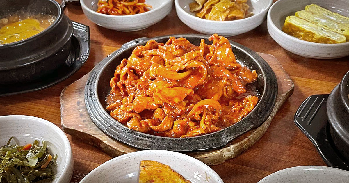 Darak Garden set meal with stir-fried pork and cheonggukjang stew