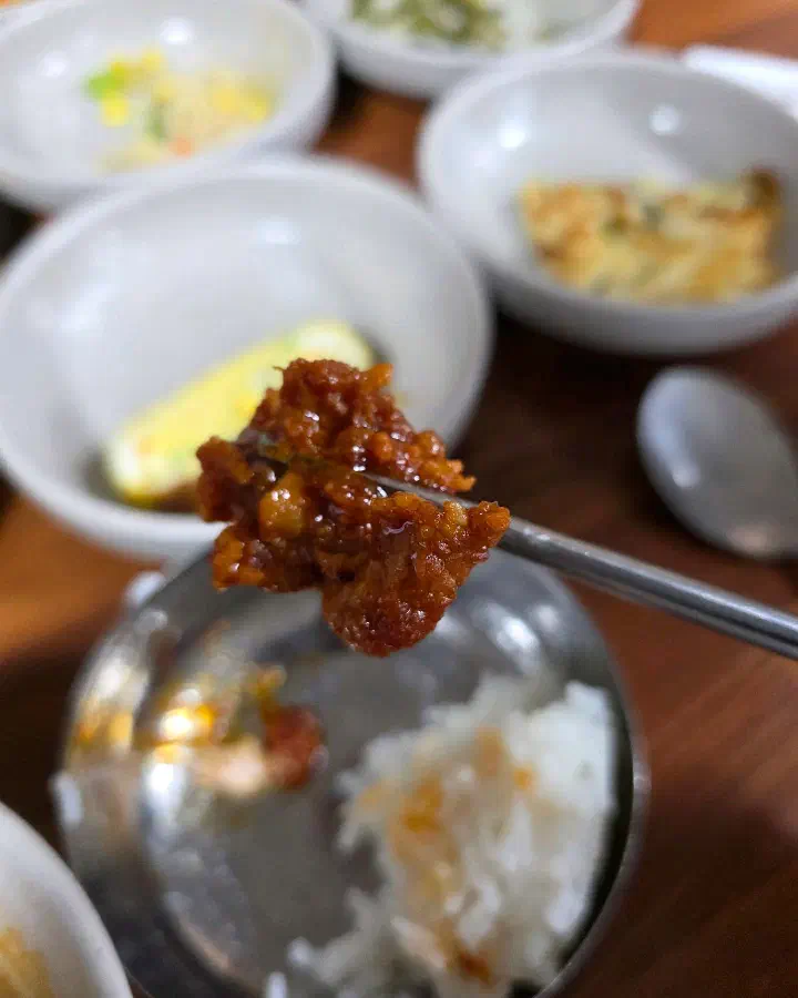 Stir-fried pork with rolled egg