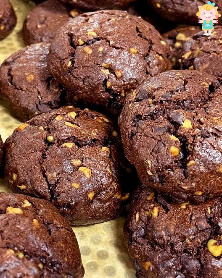 Levain cookie packed with dark chocolate and walnuts