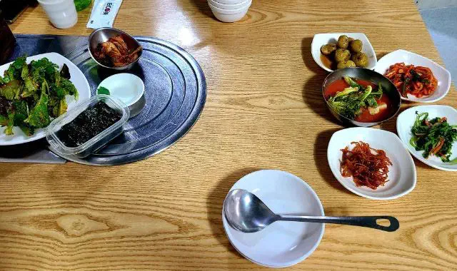 둘레식당 백반 반찬 상차림