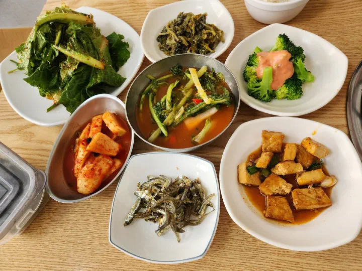 둘레식당 밑반찬 한 상