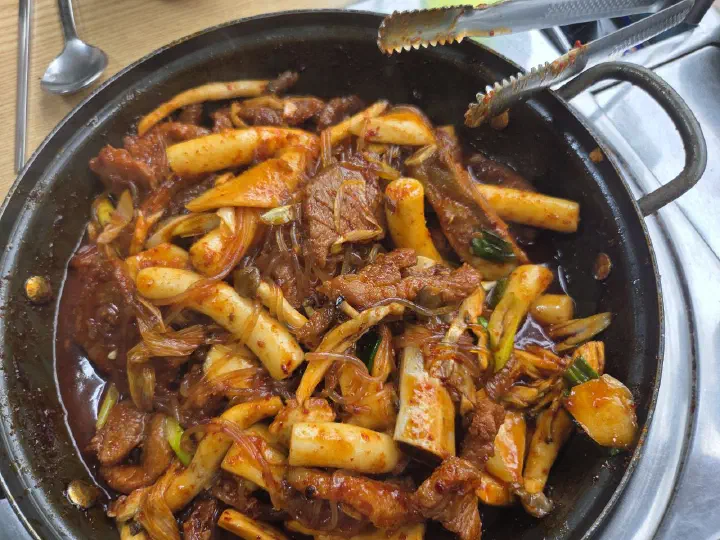 둘레식당 매운돼지냄비갈비 당면 듬뿍
