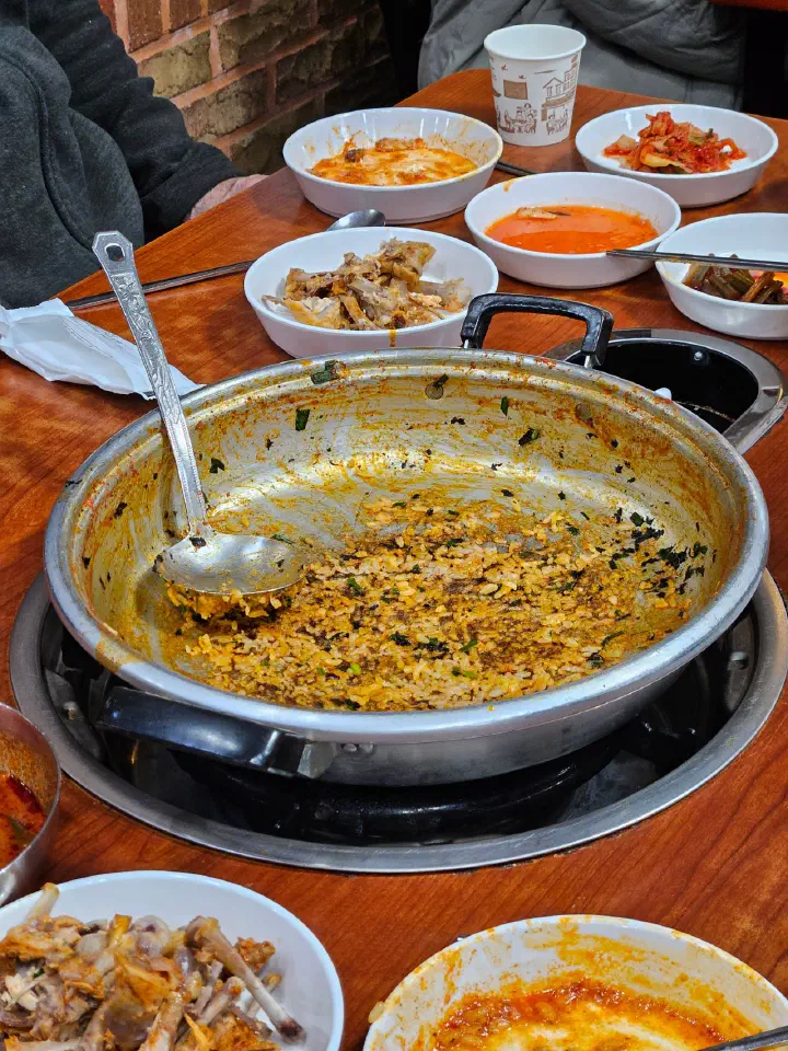 Nearly empty pot after finishing the fried rice at Hanyeong Sikdang