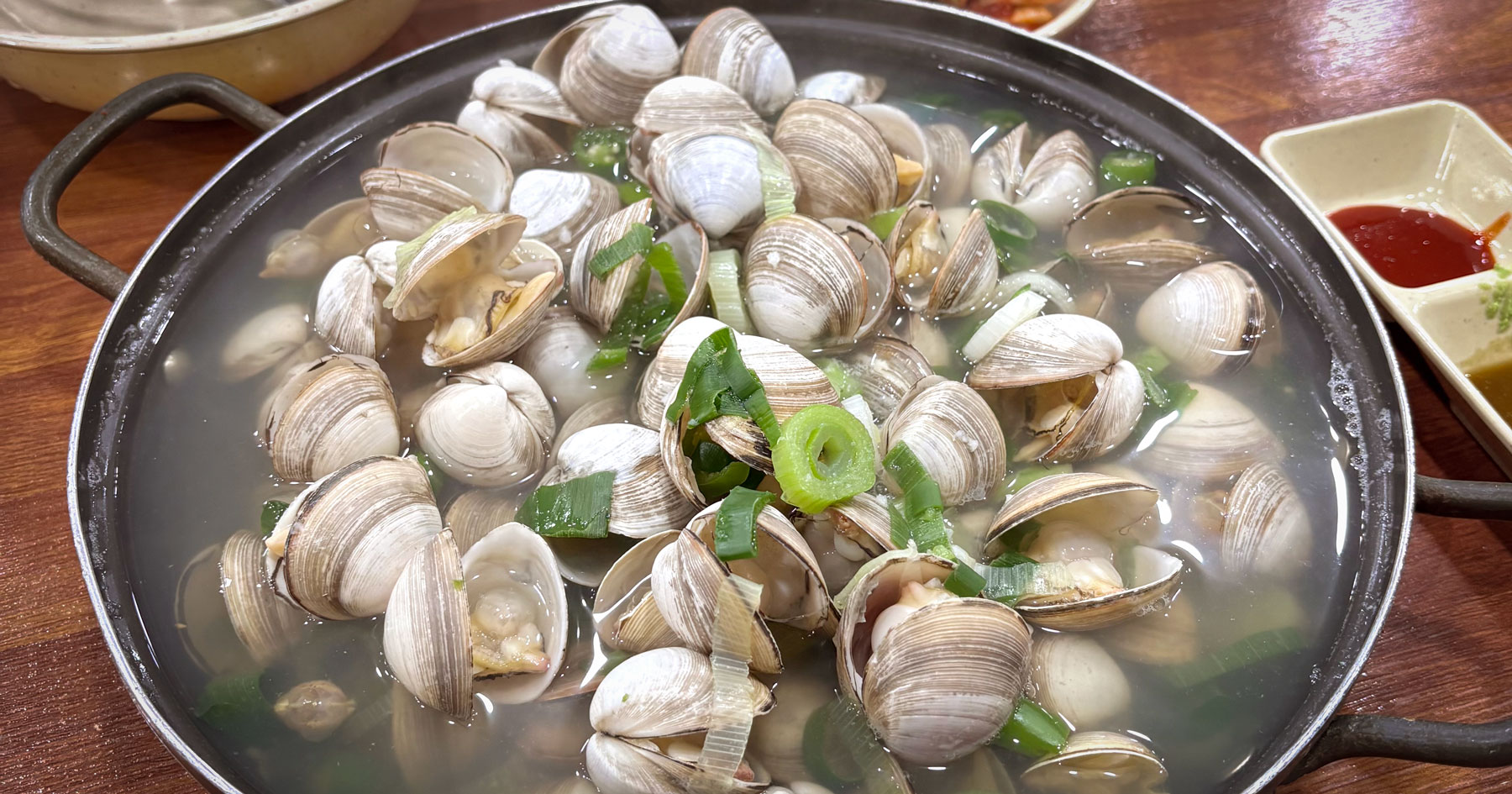 Kalguksu noodle soup and mulchong clam pot at OC Kalguksu, Daejeon