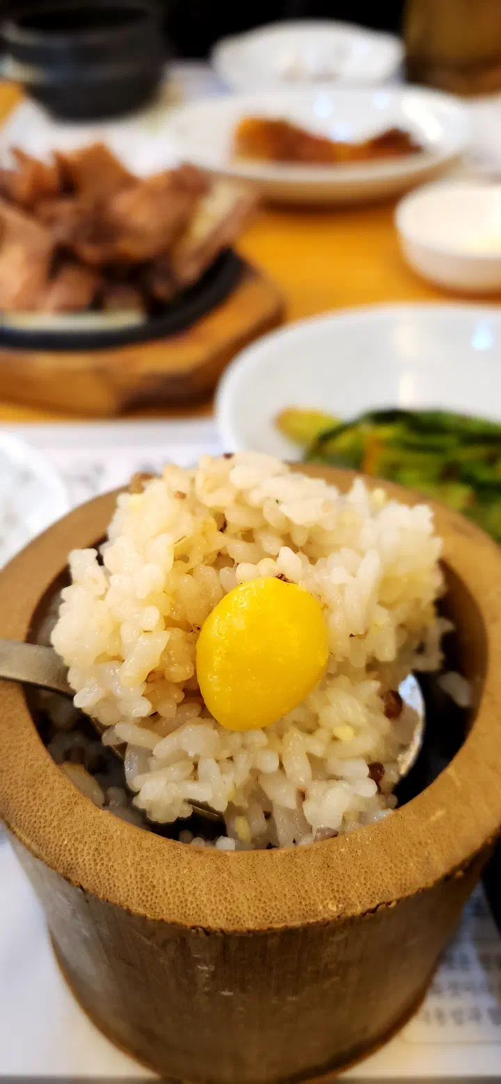 Close-up of daetongbap topped with a ginkgo nut at Hansangeun Daetongbapjip