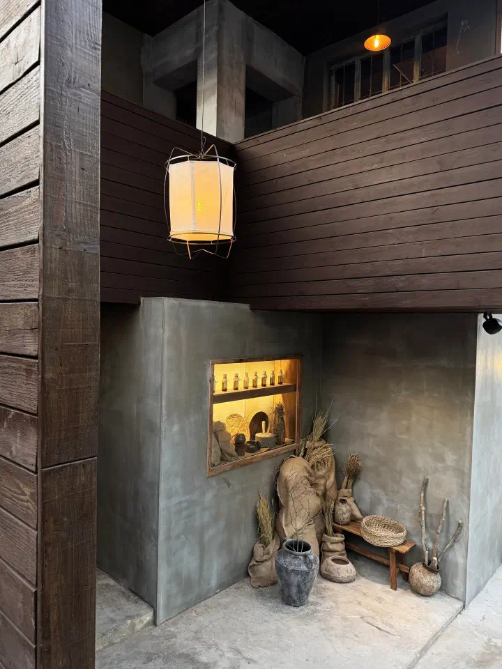 Entrance courtyard of Apgujeong Sanghoe with a lantern, a lit display of pressed oil bottles, burlap sacks and clay jars