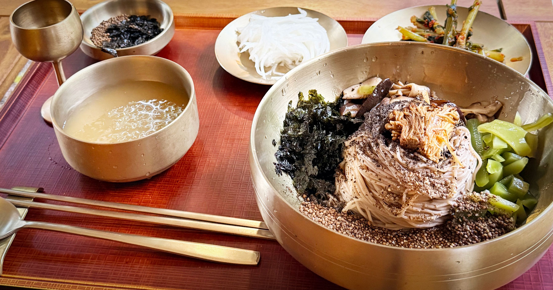 Perilla oil makguksu at Apgujeong Sanghoe