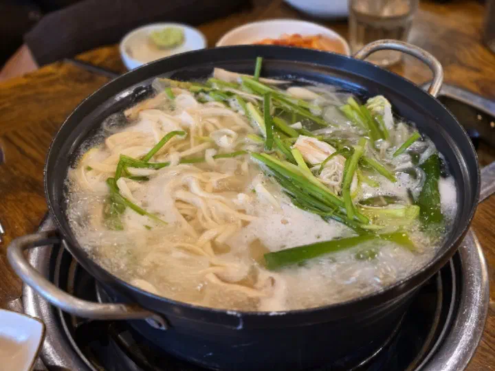 맑고 시원한 복국뚝배기