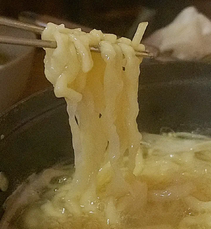 쫄깃한 칼국수 면발