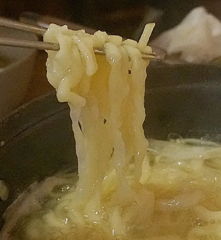 쫄깃한 칼국수 면발