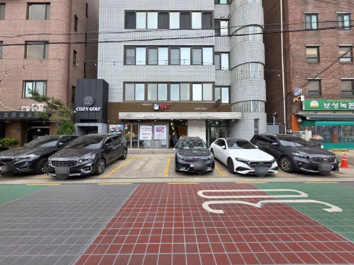 일원동 먹자골목 거리와 복대감 주변 주차 공간