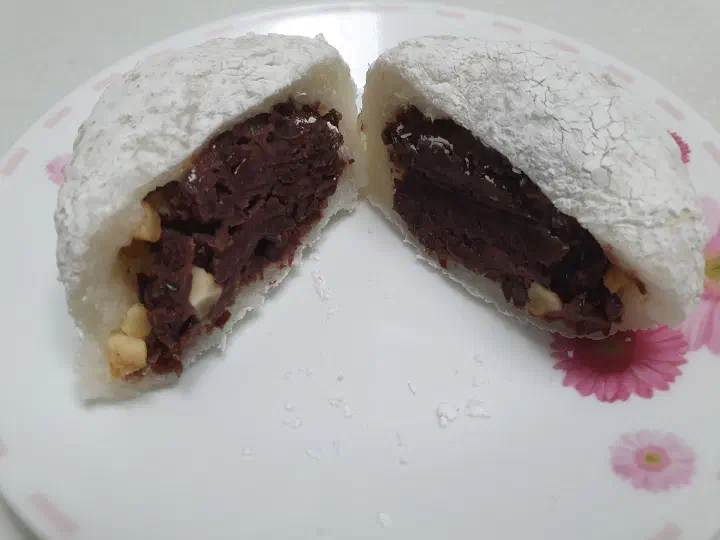 Chamsoon Chaltteokbang mochi filling with coarse red bean and walnut pieces