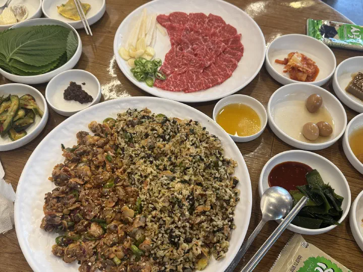 The 50,000 won combination set at Dokdone with seasoned cockles, rice bowl and raw beef