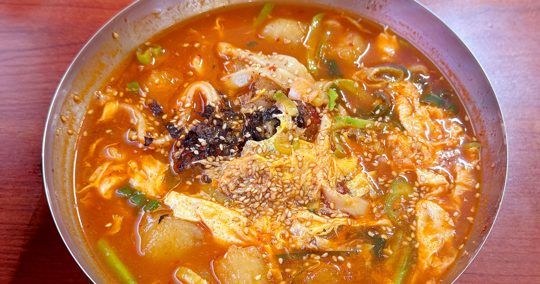A bowl of jang kalguksu at Geumcheon Kalguksu