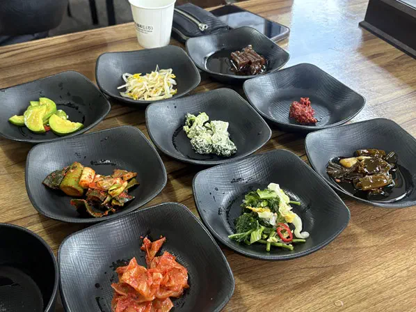 Assorted homemade banchan neatly plated at Gunammae Dubujip