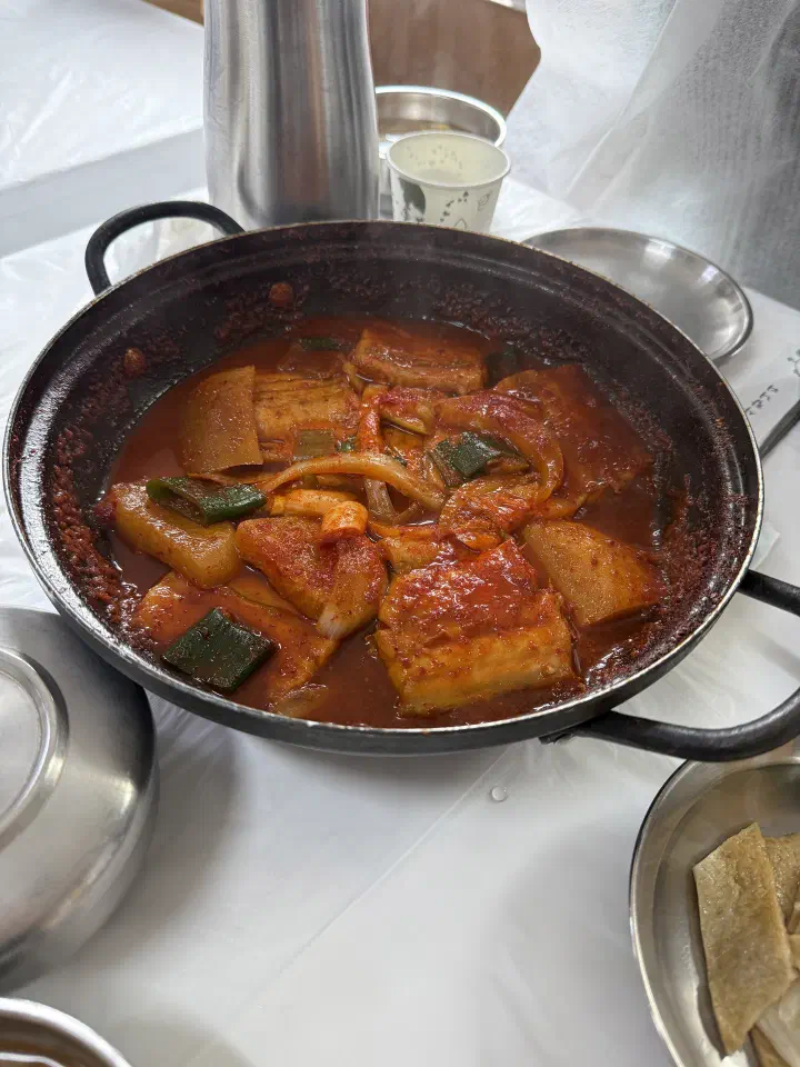 Braised hairtail pot with Korean radish and potato simmered in the sauce