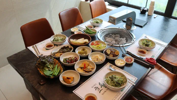 Hanwoo and side dishes laid out at Cheolma Hanwoo Chowon