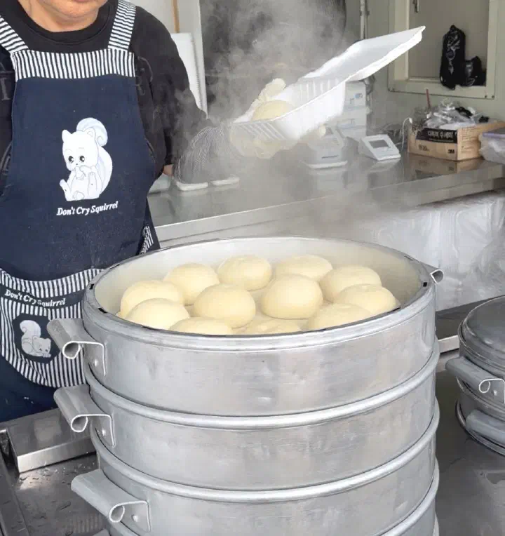 호찐빵 찜기에서 쪄지는 만두