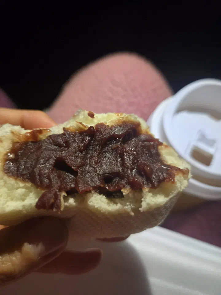 Cross-section of Ilgwangdang&rsquo;s bun with soft red bean paste