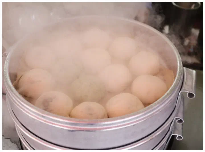 일광당 찜기 안에서 동글동글하게 쪄지는 만두들