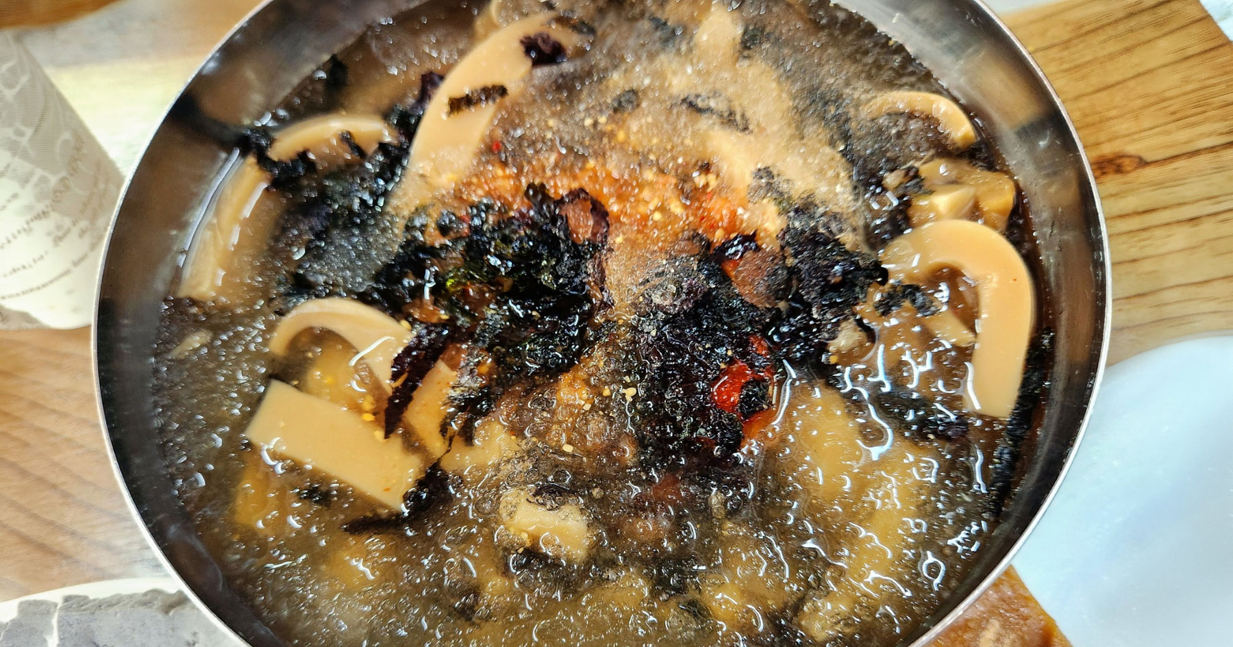 A bowl of warm acorn-jelly rice soup at Gyeryongsan Muksarang