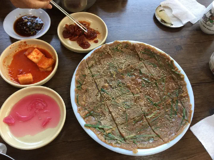 Acorn jelly pancake